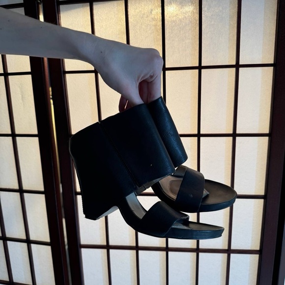 Shoes - Black Women's Open-Toe Block Heel Sandals